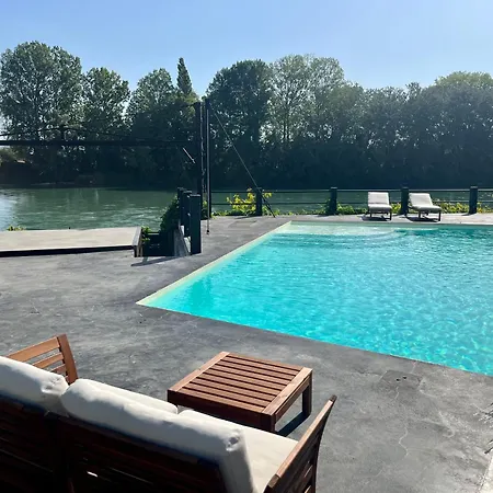 Chalet Avec Vue Sur Le Rhone شاليه